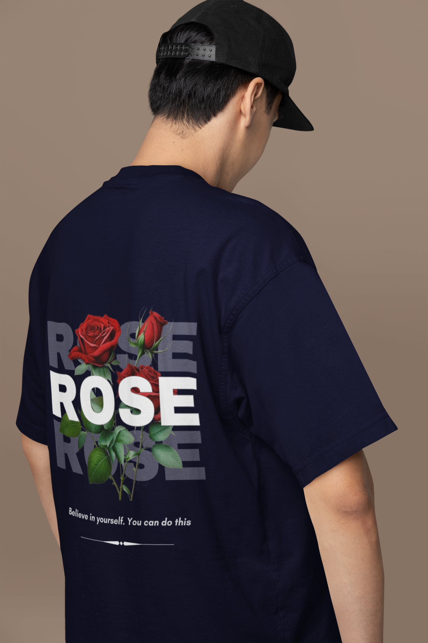 Camiseta con estampado de rosas llamativas 🌹