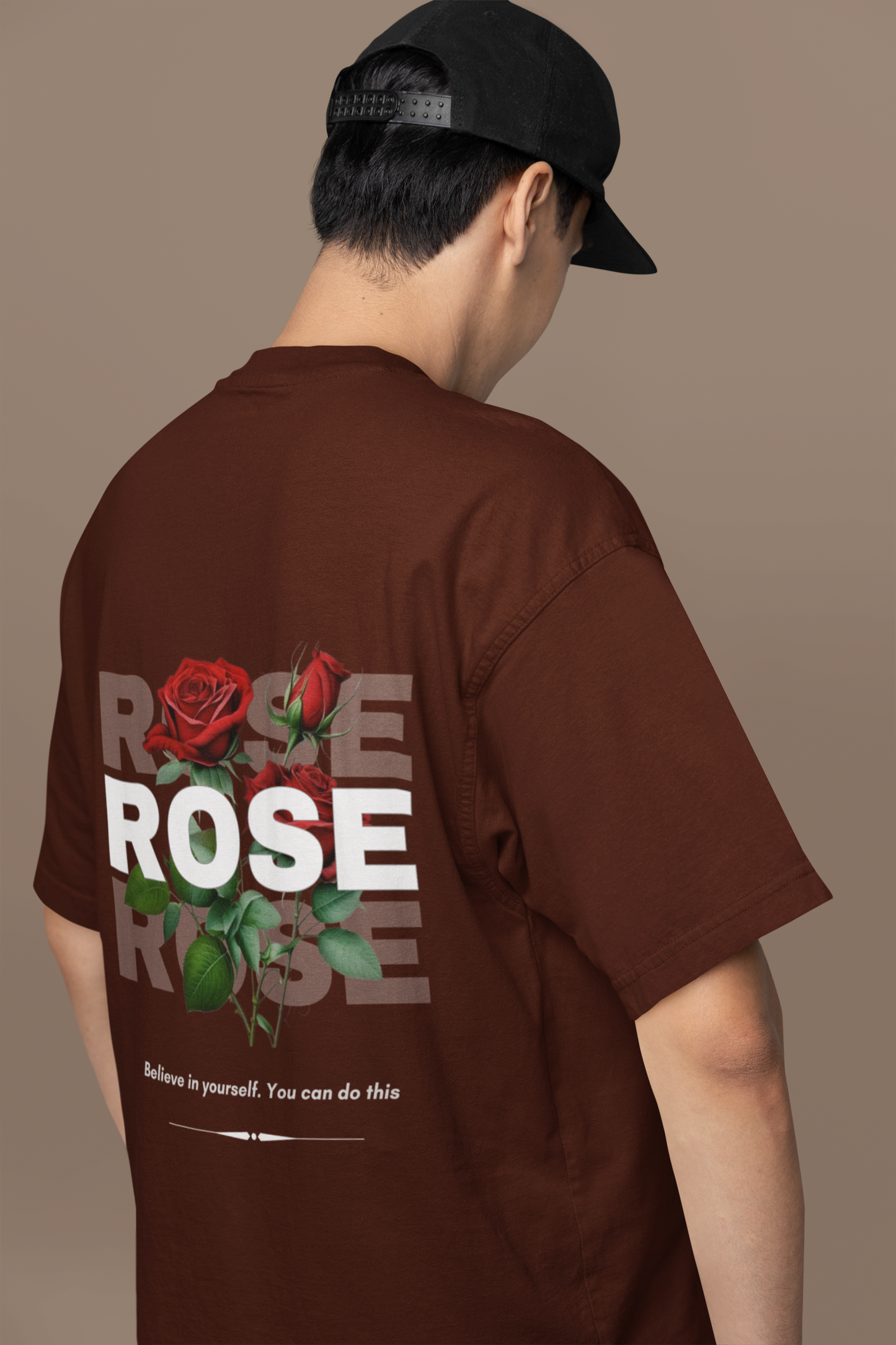 Camiseta con estampado de rosas llamativas 🌹